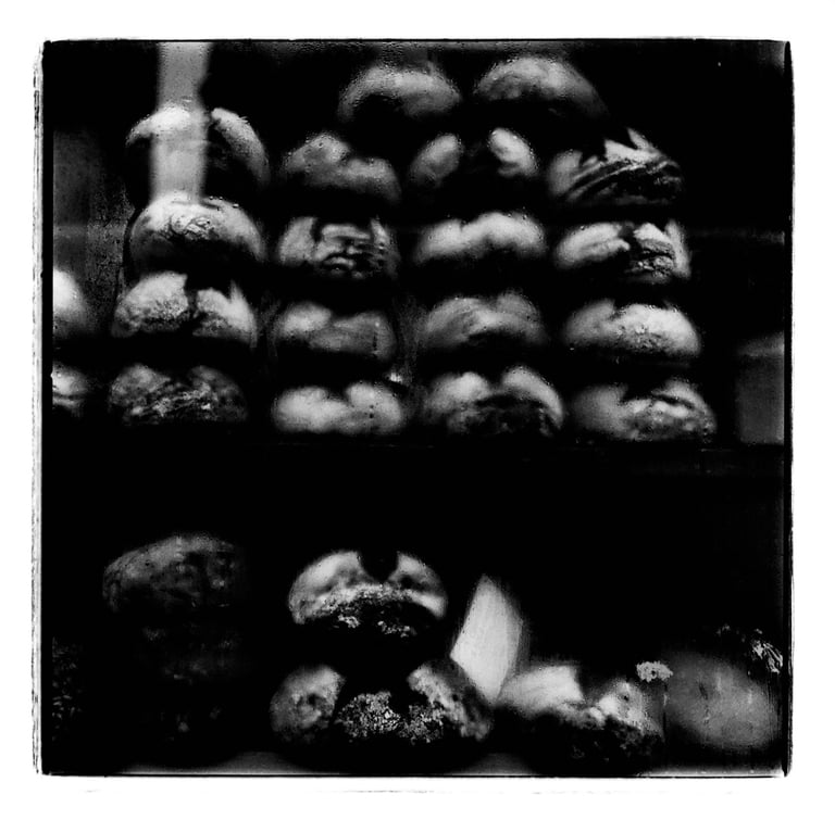 Bakery store with bread loafs in Hampstead, London. Author: Slawek Dejneka
