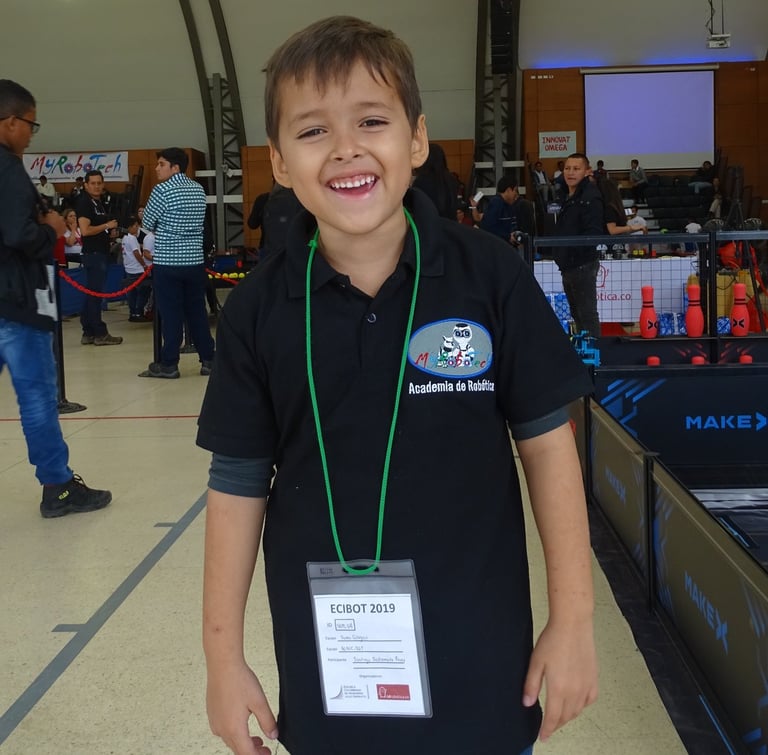 Participación de niños en evento robótico