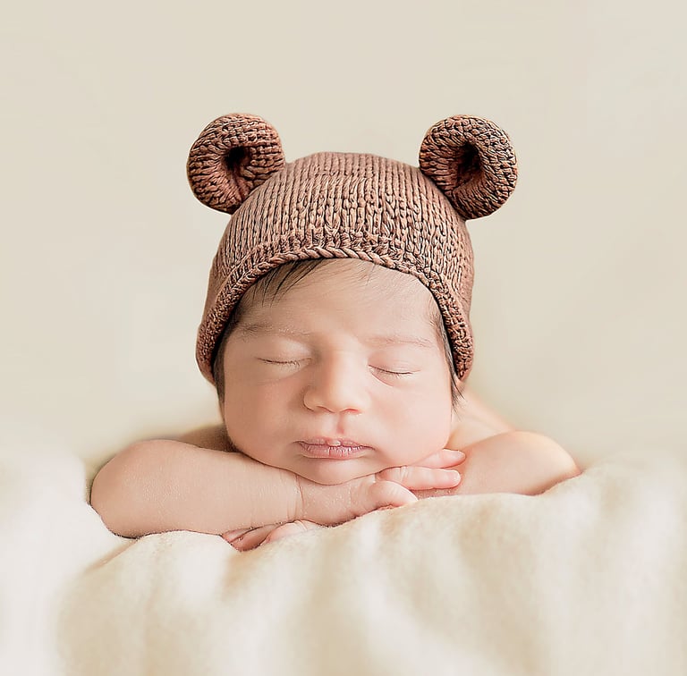 newborn photography baby wearing crochet teddy bear beanie bonnet