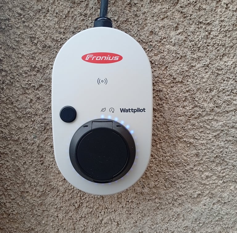 Borne de recharge solaire Fronius Wattpilot installée à Digne-les-Bains