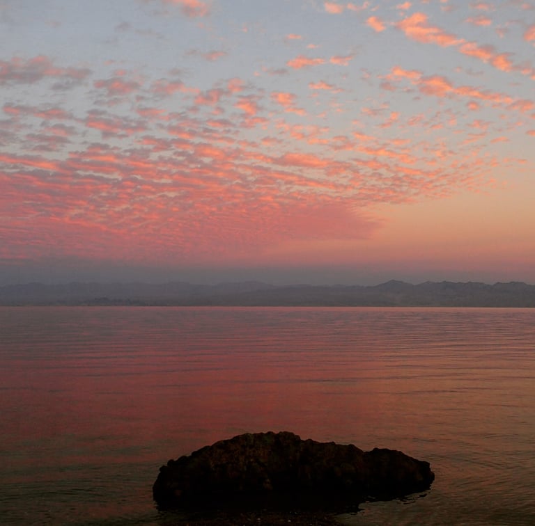 エジプトのビーチ-素晴らしい海の景色の夕日