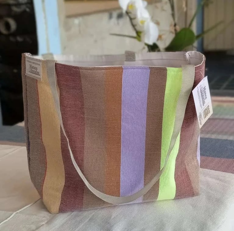 Bolso tipo toteg bag de Manos Doradas