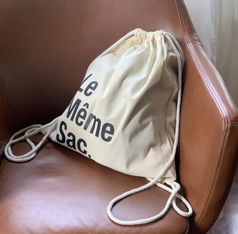 Bolso de algodón con logo usado como packaging sostenible y funcional, con enfoque Zero Waste.