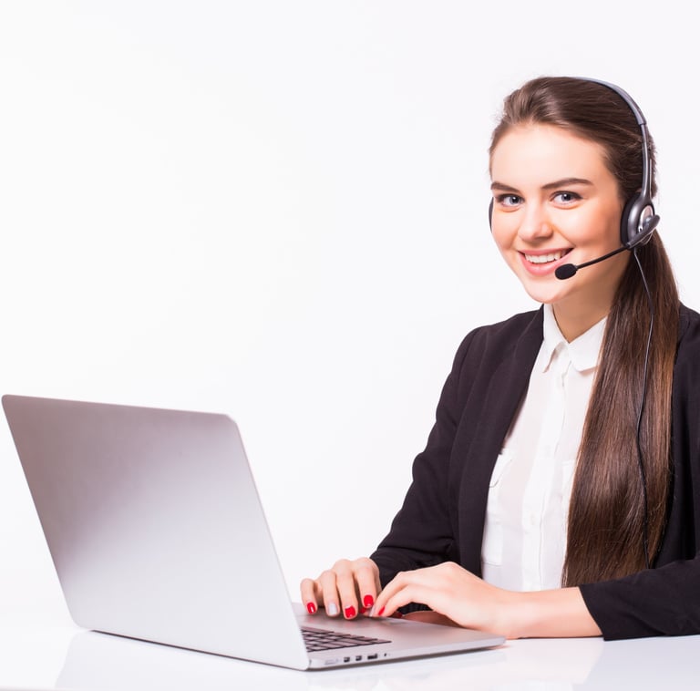 <a href="https://fr.freepik.com/photos-gratuite/jeune-femme-travaillant-au-bureau-ordinateur-portabl