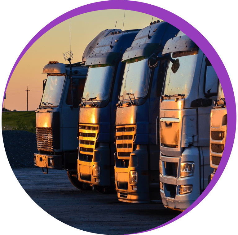Dans un cadre, l'avant de camions de marchandises