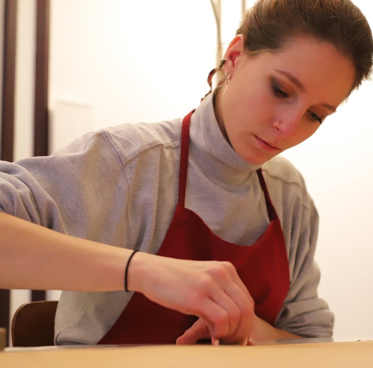 Restaurateur de livres anciens, Restauratrice de livres anciens