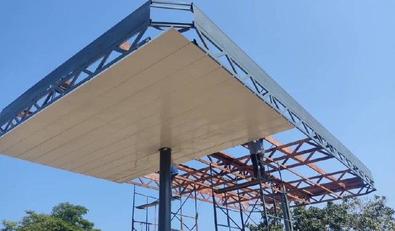 Construcción y reparación de techo en estación de servicio por Petrosur C.A. Carabobo Venezue