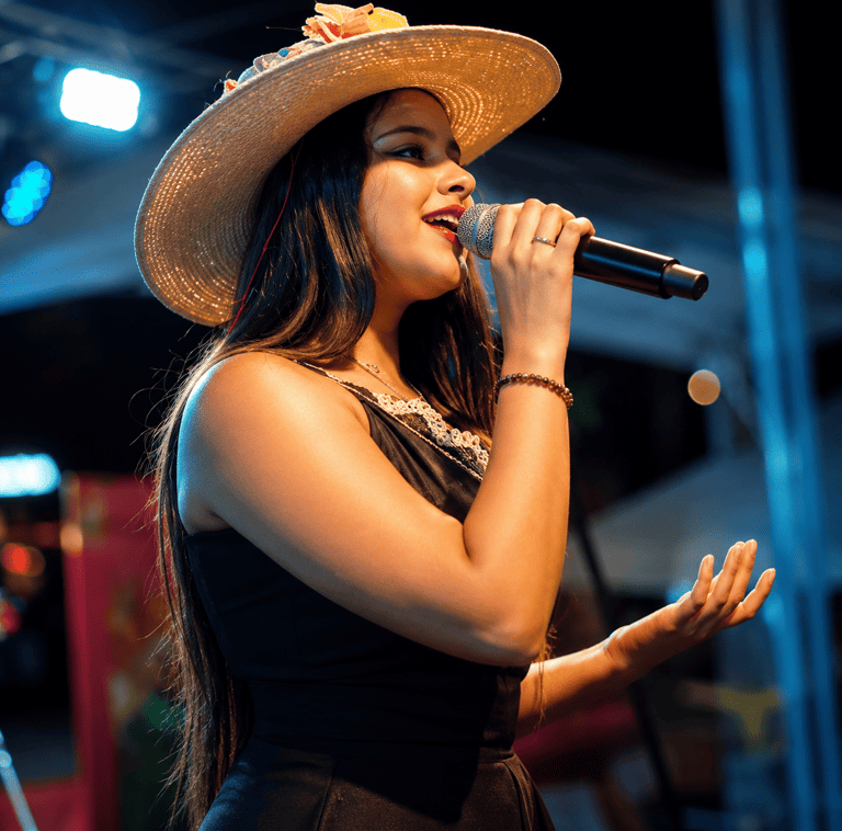 Lía tovar cantante folclórica del huila Bambuhuila