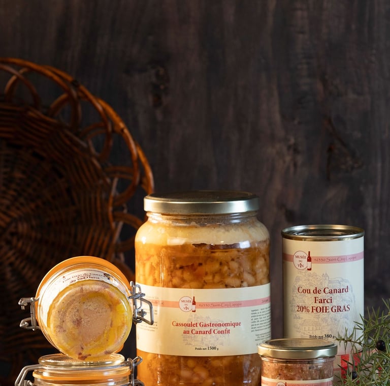 Foie gras de canard du sud ouest, cassoulet au confit de canard, cou de canard, terrine à la truffe