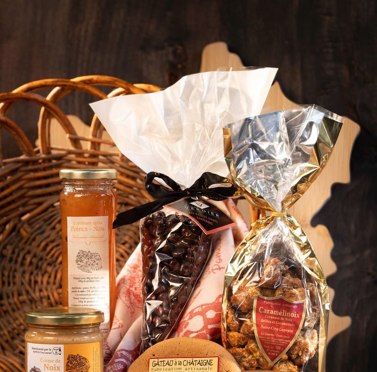 Confiture, crème de noix, raisin au chocolat, caramelinoix, confit de safran, gâteau à la châtaigne