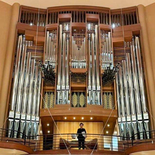 Front view of Klais organ, Esplanade Theatres on the Bay (SG)