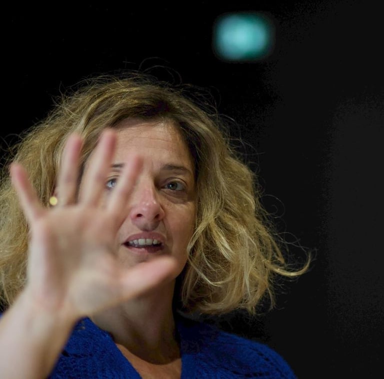 Spectacle - LES GESTES D'APRES - Coralie Emilion Languille - Crédit photo Honorine Productions - ARTEPHILE AVIGNON OFF 2026