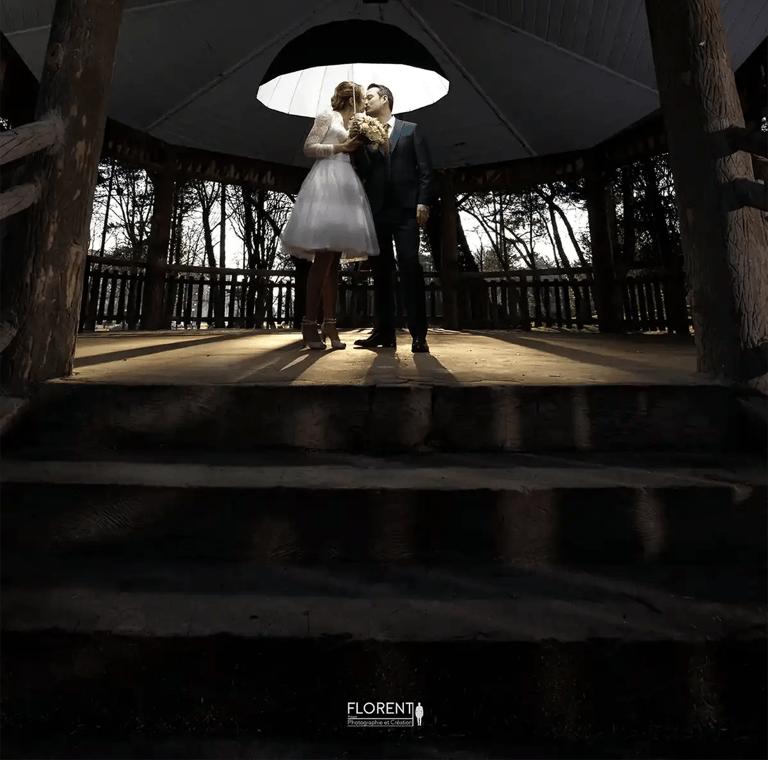 fantastic wedding photographer florent lille saint omer paris couple standing under a white umbrella