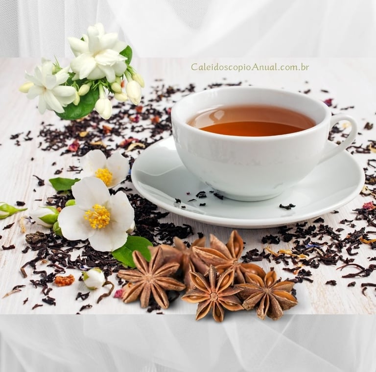 Chá de Anis-estrelado e Jasmim numa xícara branca com ervas ao redor