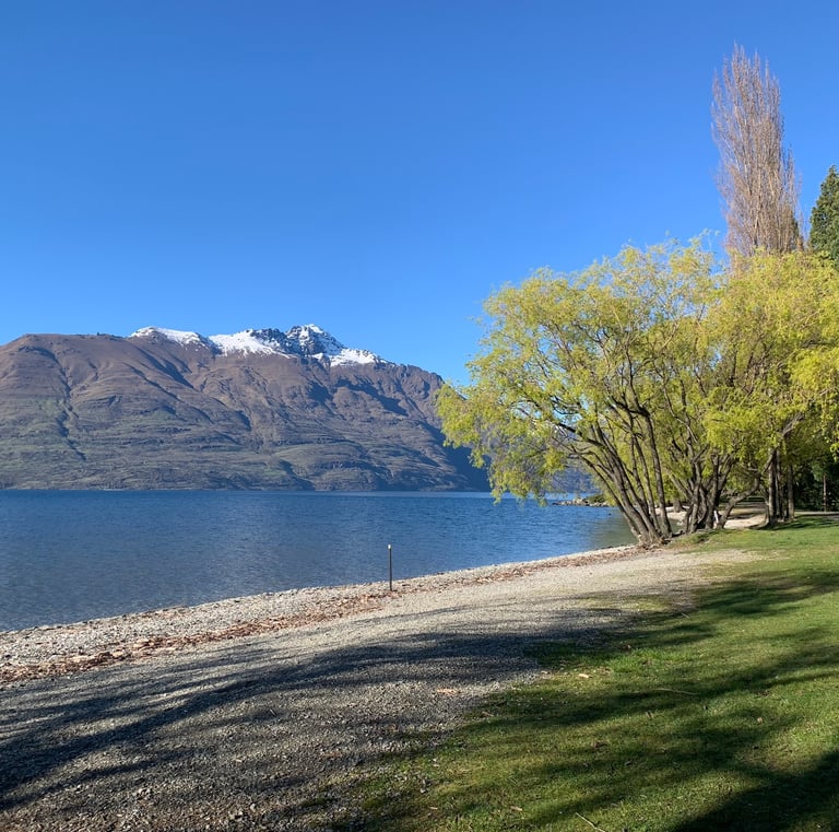 Beautiful walk along Lake Whakatipu