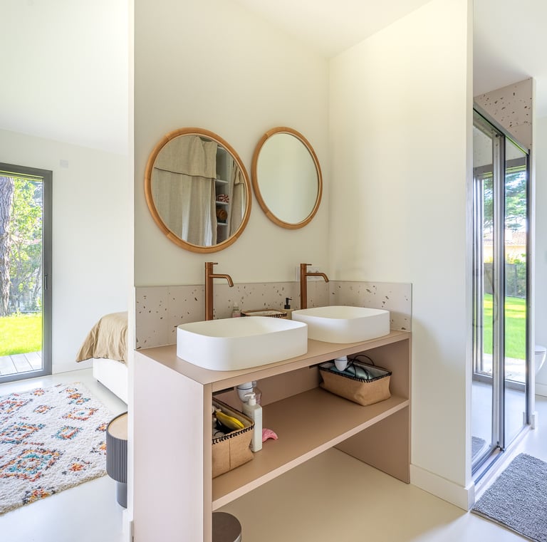 Salle de douche de la suite parentale avec son dressing