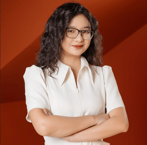 Phóng viên / BTV Phương Lâm giảng viên dạy giọng nói và giao tiếp