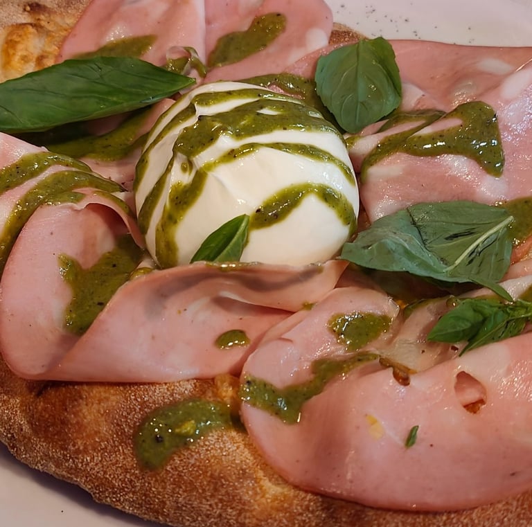 🍕 Pizza Ovale Mortadella, burrata e pistacchio by Indieblondie® from Le Marche in Italy™