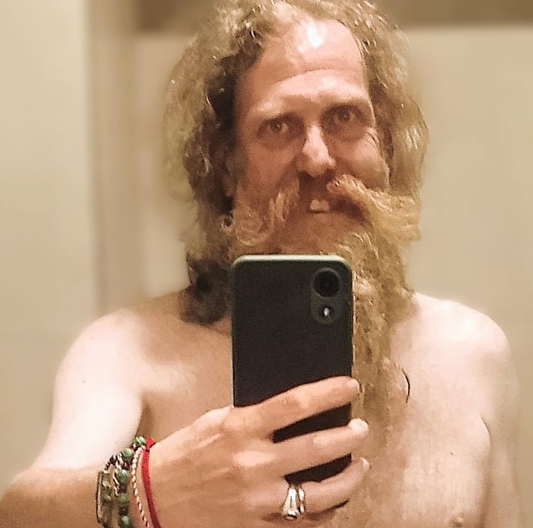 Axel TheBeast posing for a mirror selfie