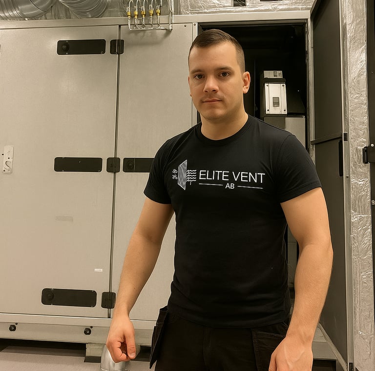 Ventilationsteknikern med svart kläder