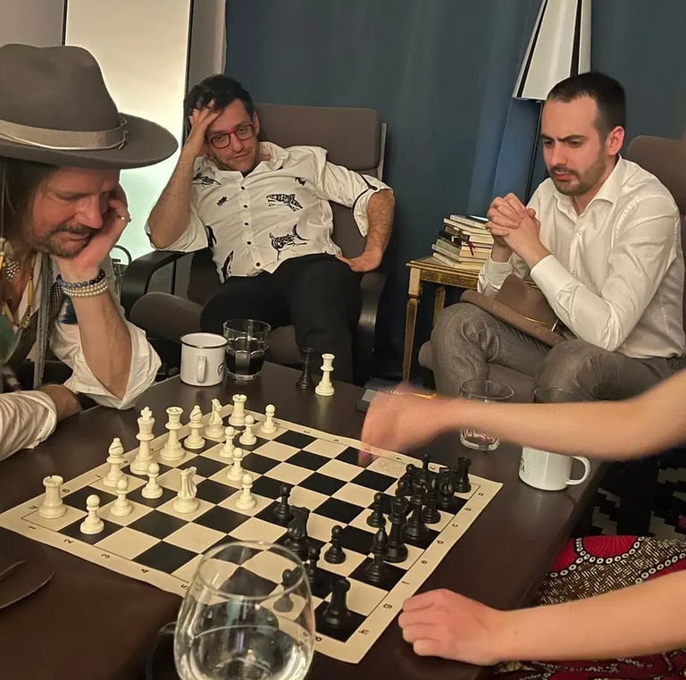 Levon Aronian and Vlad Ghita overlooking a casual chess game in Bucharest
