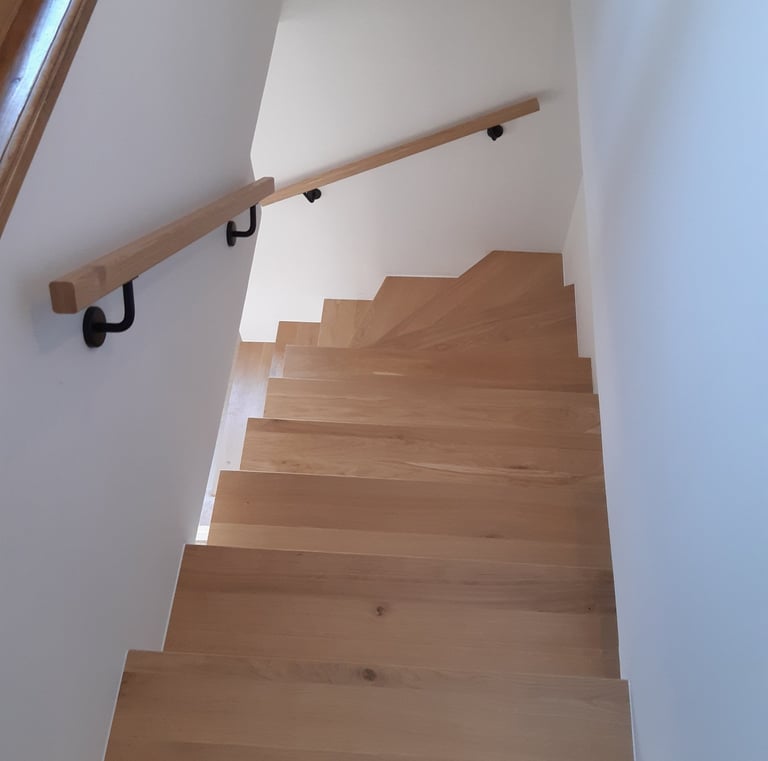 Marches escalier chêne sur-mesure et main courante L'AGENCEUR