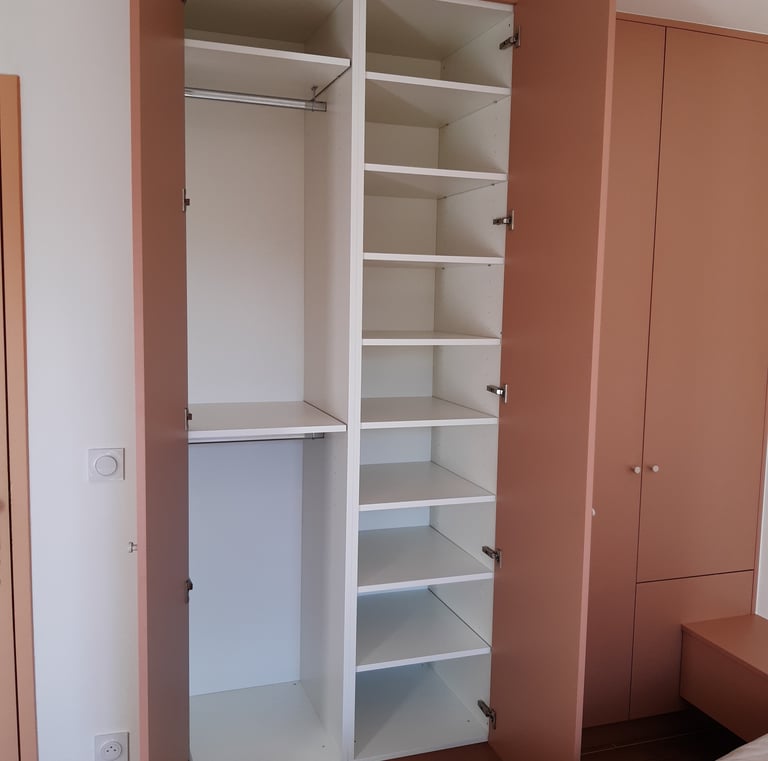 Etagères et penderies modulables
