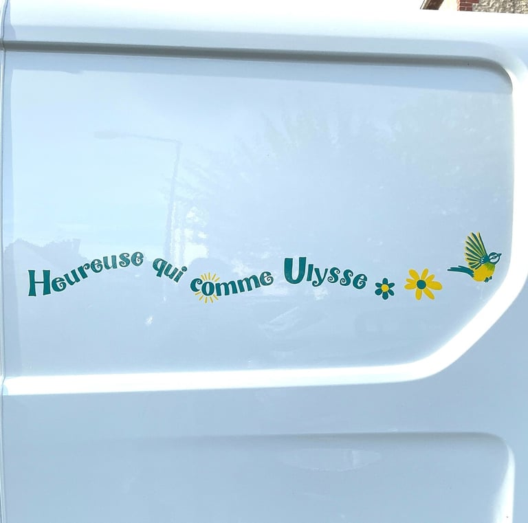 peinture en lettres sur carrosserie camion aménagé peinture 1shot Normandie Caen personnalisation