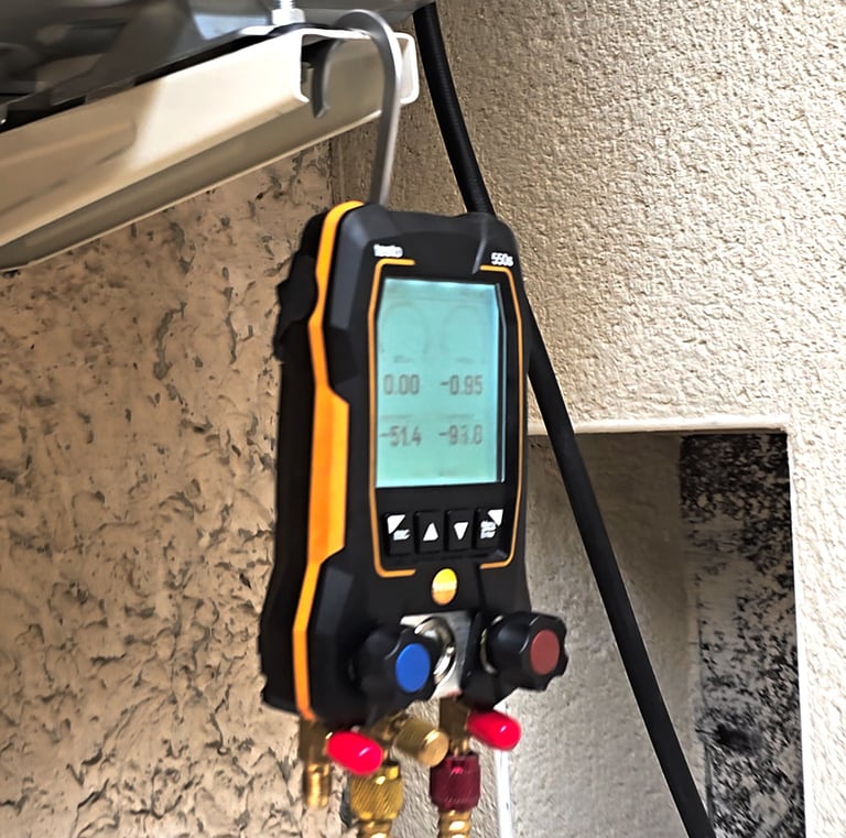 Manomètres lors d'un tirage au vide d'un groupe de climatisation