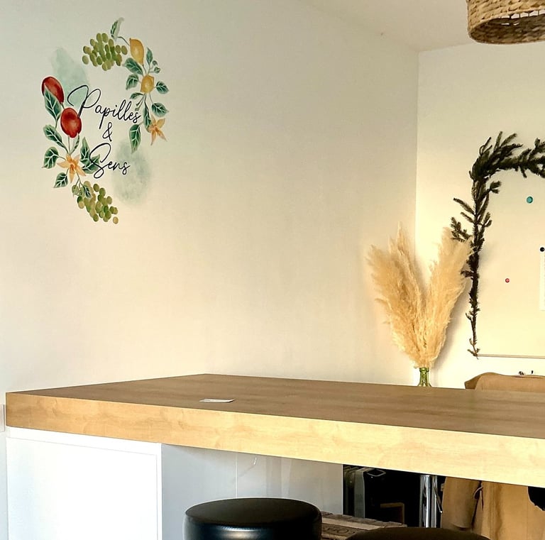 logo peint mural dans boutique Falaise Normandie Calvados épicerie fine déco intérieure