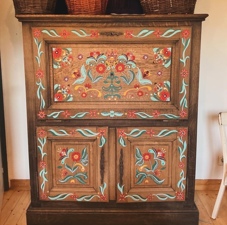 meuble secrétaire 50's bois peint bohème boho Fresh Fresque peinture personnalisée gîte Normandie
