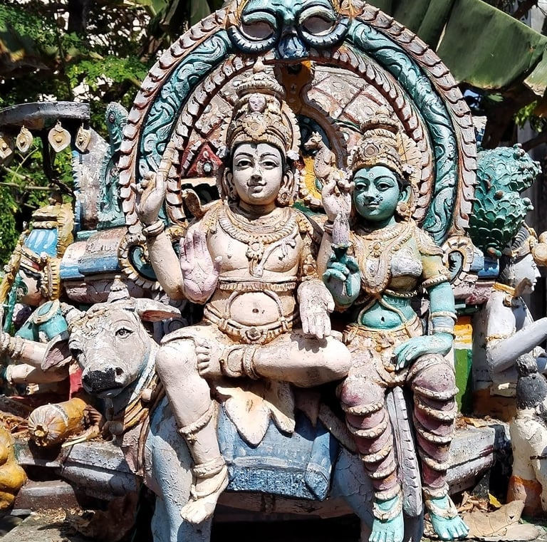 a statue of a hindu god travel Indija Kelionės į Indiją