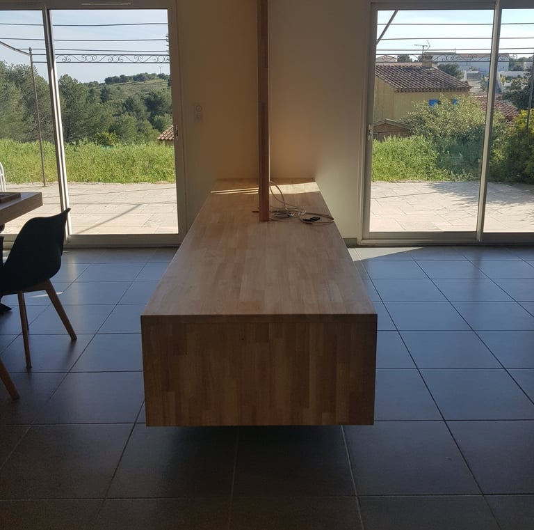 Meuble TV effet suspendu sur mesure