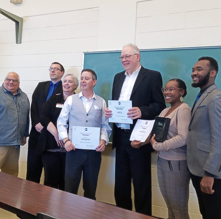 Remise de prix au club Toastmasters Vallée-du-Richelieu avec photo de groupe.
