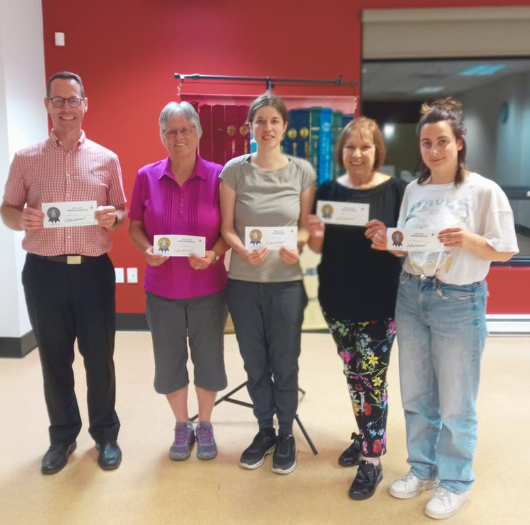 Photo de groupe avec les lauréats Méritas au Toastmasters Vallée-du-Richelieu.2