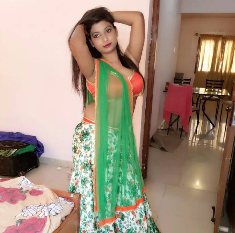 Housewife escorts service in andheri airport