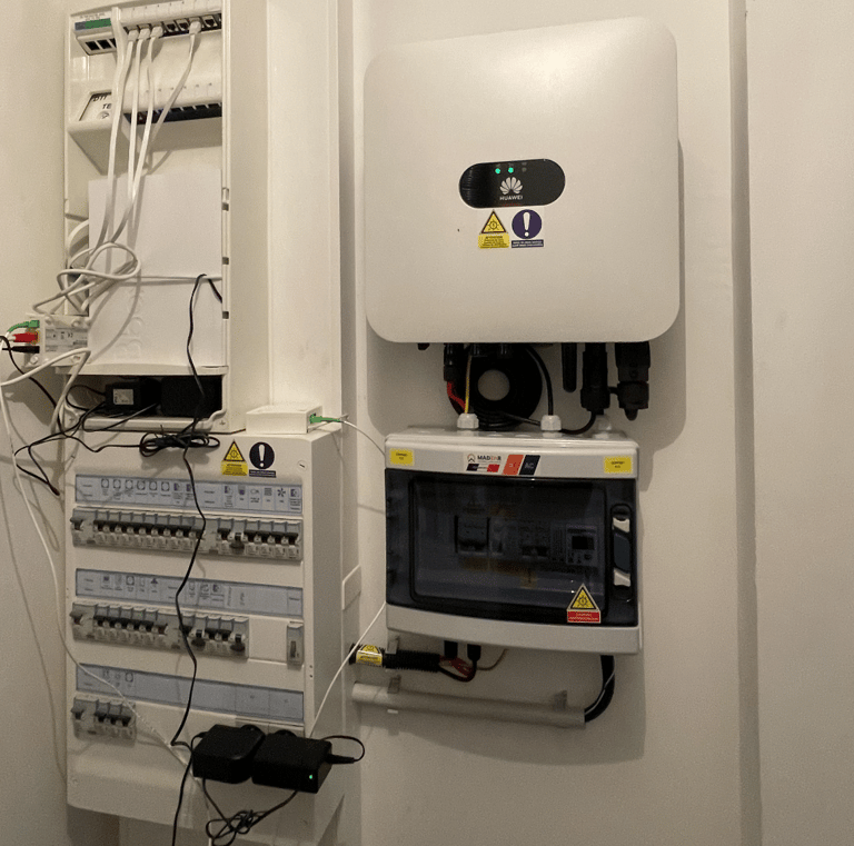 Installation de panneaux photovoltaïques réalisée par la société ALSUN ENERGY