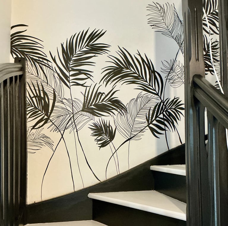 peinture mur fresque panoramique escalier palmiers noir et blanc fresque Normandie Caen Marie Hardy