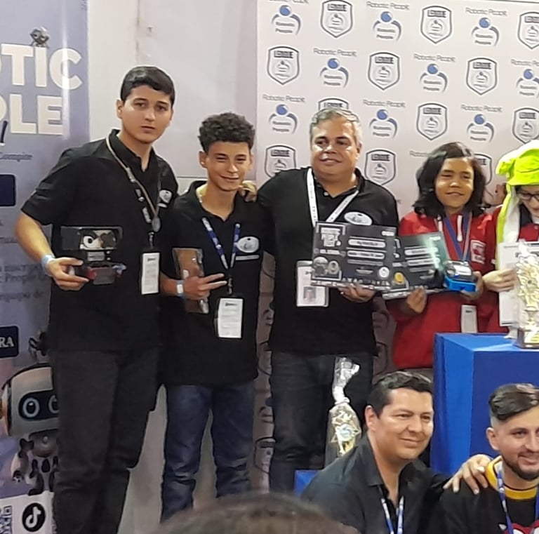 Campeones de evento Robotic People Fest