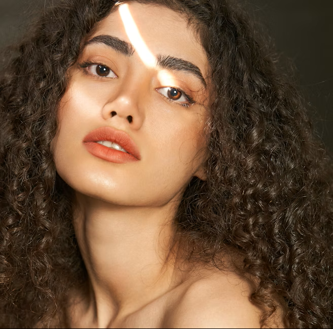 Expert eyebrow shaping and tinting by mobile beautician in Leeds