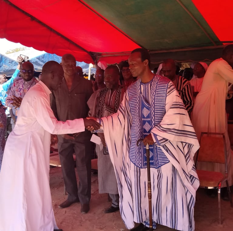 visite du chef coutumier de saaba au jubile de perle egt