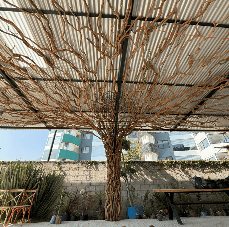 Árbol mediano hecho con raíces