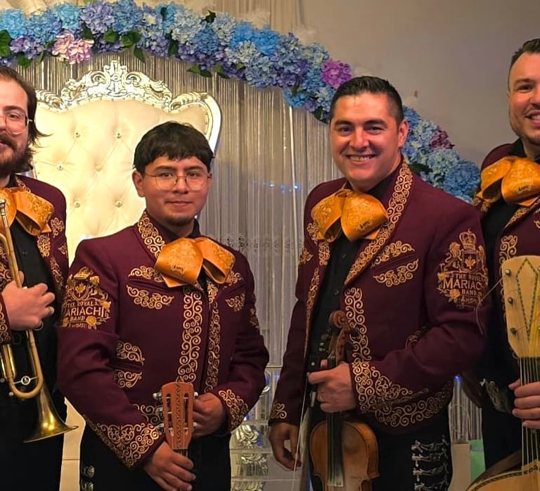 Mariachi Montreal con músicos profesionales ofreciendo serenatas y eventos especiales en Quebec