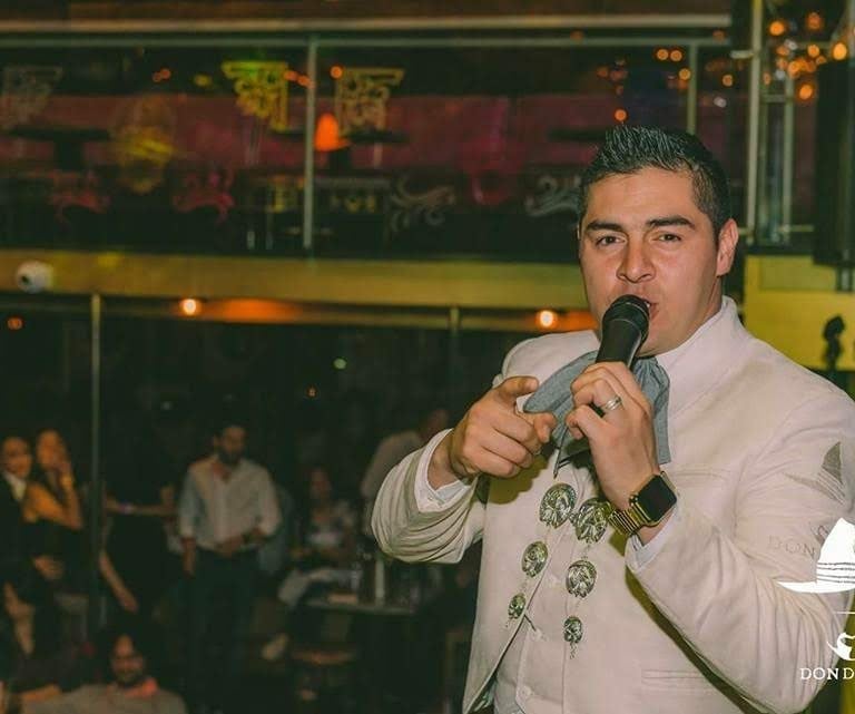Mariachi en Montreal interpretando canción del mariachi en vivo para bodas y fiestas