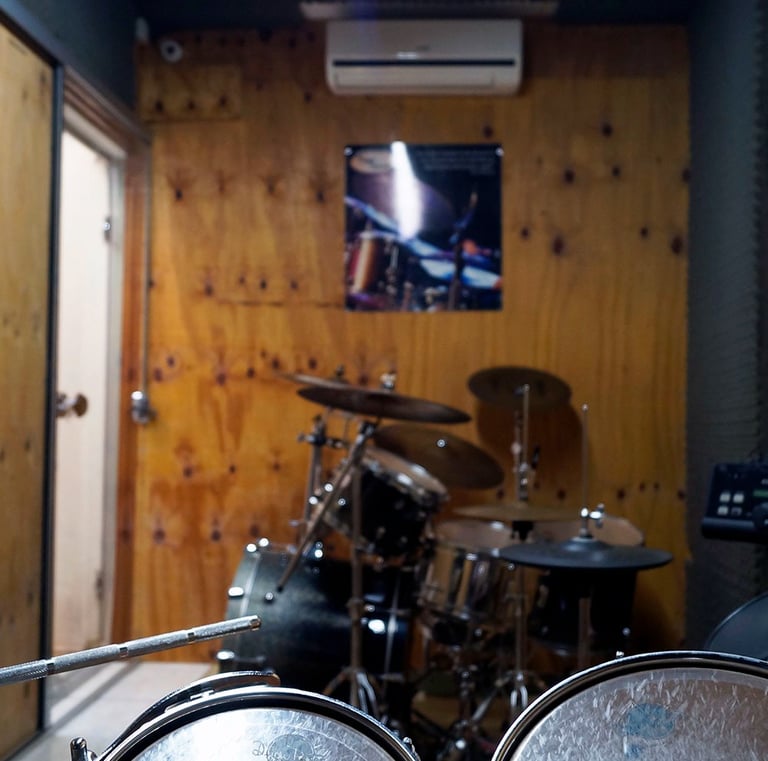 salas climatizadas para os alunos de música da academia toque talento