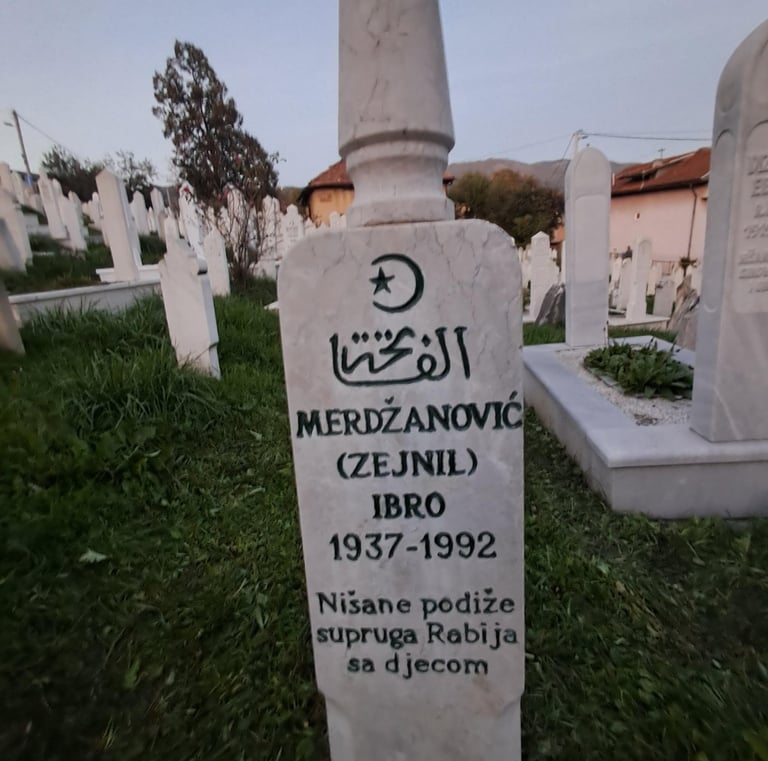 Svježe ispisana slova na mezaru