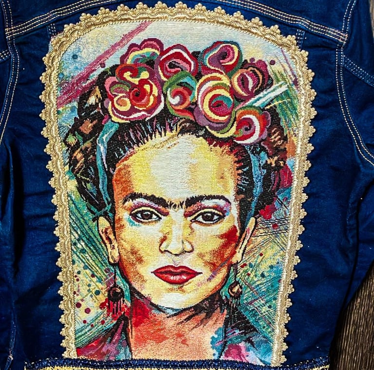 Frida-pintura-textil-apliques de tela y randas sobre jean