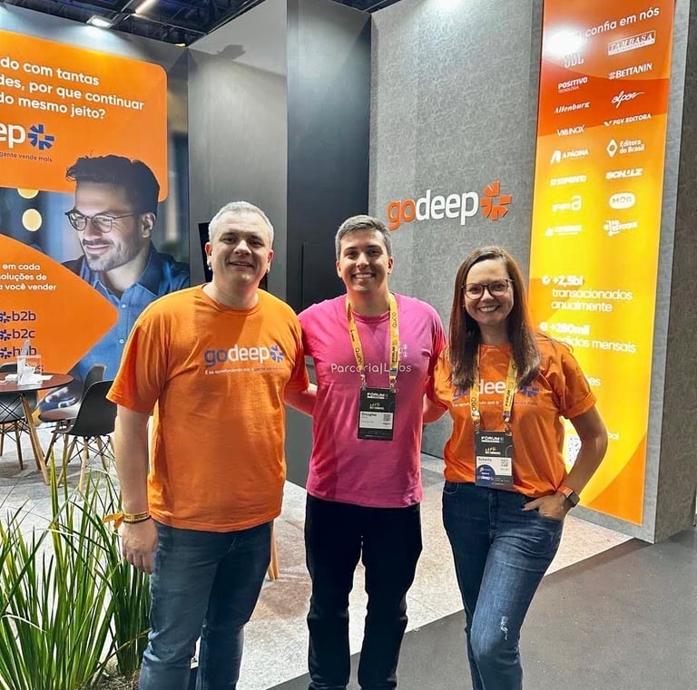 Douglas Silva da Parceria Labs, Edu Oliveira e Scheila Sprenger da Godeep no Fórum Ecommerce Brasil
