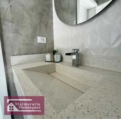 bancada pia de banheiro esculpida quartzo branco stellar feito por marmoraria domingues
