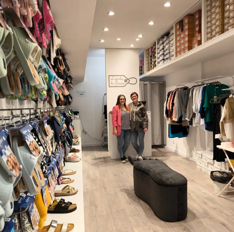 As nossas vendedoras dentro da lojinha